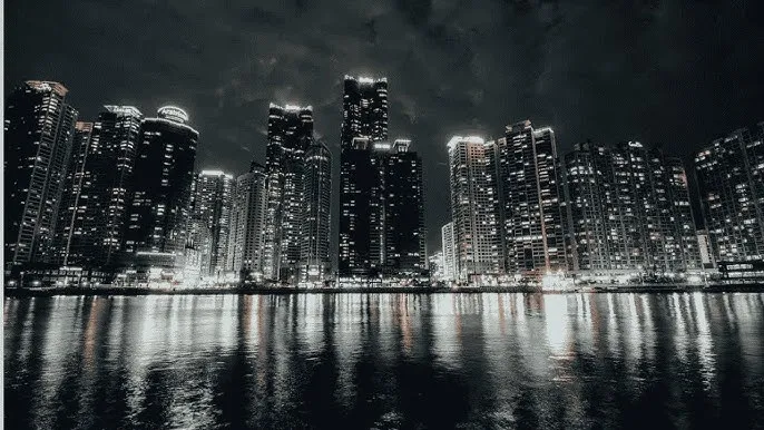 《玉蒲团之西厢艳谈》 - 城市之光：霓虹背后的人间烟火